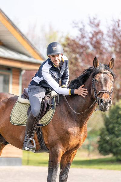 How to choose the best safety stirrups for dressage