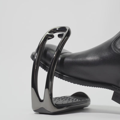 Magnetic boot attachment to safety stirrups Ophena S