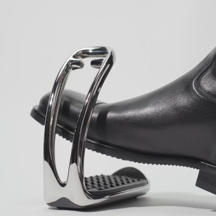 Magnetic boot attachment to safety stirrups Ophena S Pro